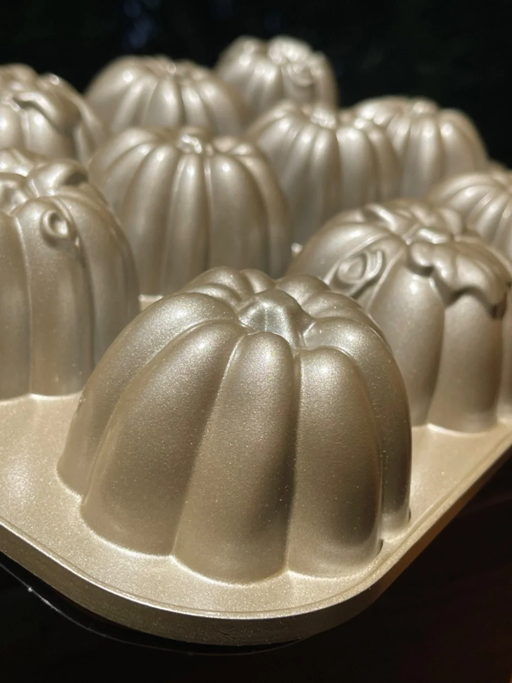 Nordic Ware Pumpkin Patch Pan. 6 cups -12 Pumpkin Cakes - NEW!